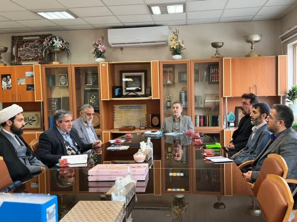 دیدار اعضاء دفتر پشتیبانی مدارس معارف اسلامی با رؤسای آموزش و پرورش مناطق 2 و 5 شهر تهران