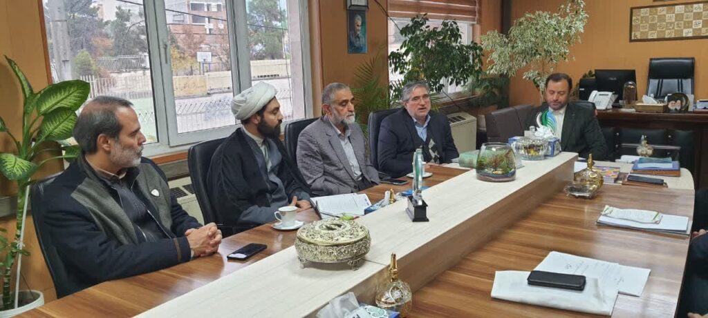 دیدار اعضاء دفتر پشتیبانی مدارس معارف اسلامی با رؤسای آموزش و پرورش مناطق 2 و 5 شهر تهران